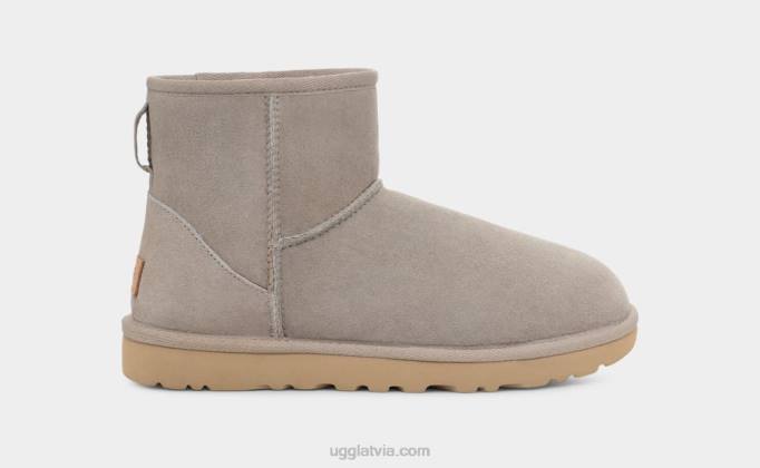sievietes UGG klasisks mini ii zābaks Z48J854 ugunskurs