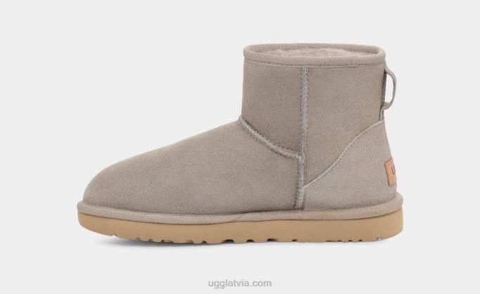 sievietes UGG klasisks mini ii zābaks Z48J854 ugunskurs