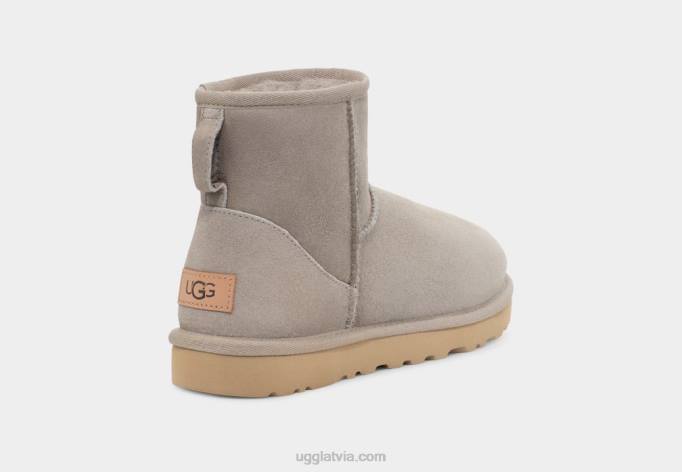 sievietes UGG klasisks mini ii zābaks Z48J854 ugunskurs